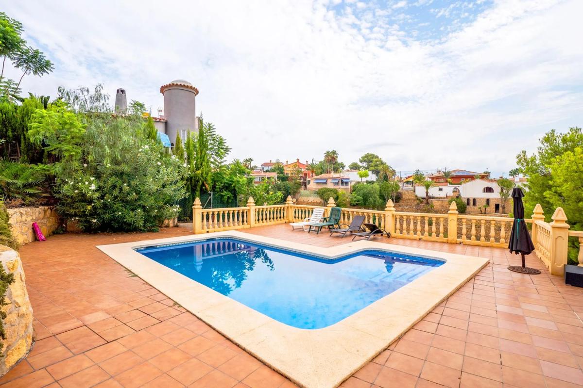 Sale of independent chalet in Avenida de Coloma, La Nucia
photo 4