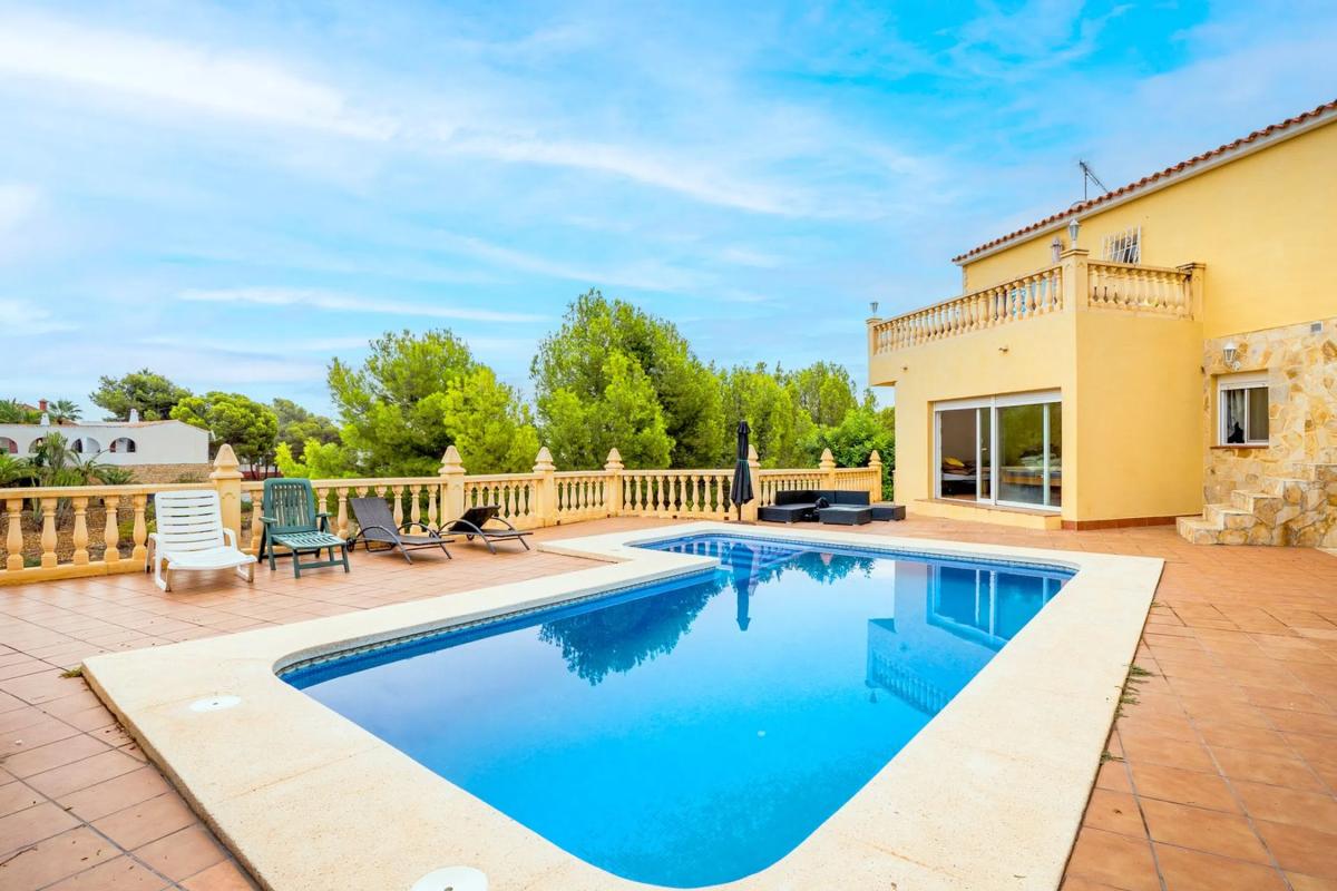 Sale of independent chalet in Avenida de Coloma, La Nucia
photo 5