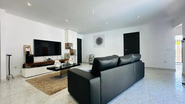 Chalet independiente en venta en Calle Oslo, La Nucia
 photo 3