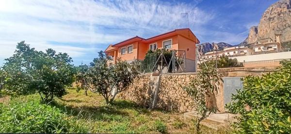 Частный шале на продаже в Avenida Balcon de Ponoig, Полоп thumbnail 1