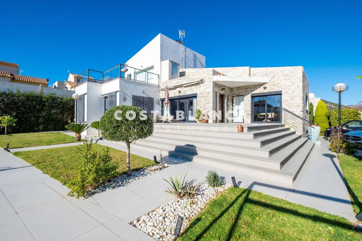 Sale of independent chalet in Calle Siena, Polop
photo 1