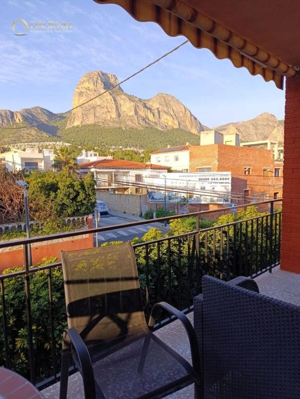 Venta de chalet independiente en Avenida Ponoig, Polop
photo 1