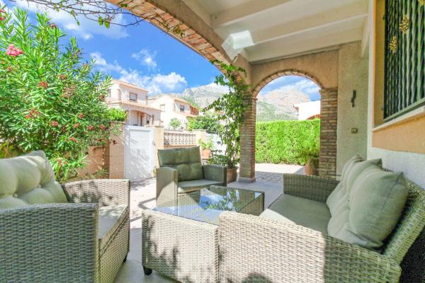 Independent chalet for sale in Casco urbano, Polop
photo 1