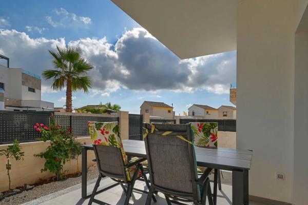 Terraced house for sale at Calle Nimega, 8 , Polop photo 1