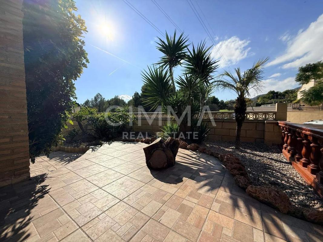 Sale of independent chalet in Calle Sevilla, Polop
photo 3