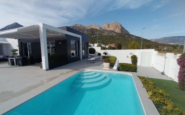 Independent chalet for sale in La Alberca, Polop
 photo 1