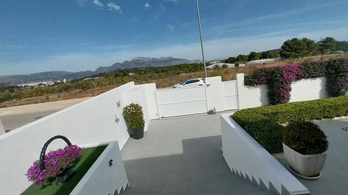 Sale of independent chalet in La Alberca, Polop
 photo 5