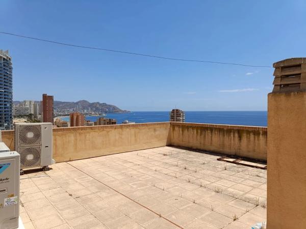 Ático en venta en  Playa de Poniente, Benidorm photo 1