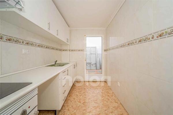 Apartment for sale in Calle de la Virgen de la Almudena, Benidorm thumbnail 2