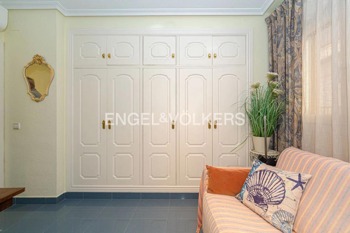 Продажа квартиры на Calle del Condestable Zaragoza, Бенидорм
photo 1