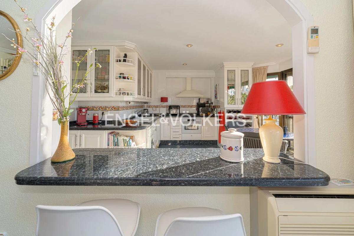 Продажа квартиры на Calle del Condestable Zaragoza, Бенидорм
photo 3