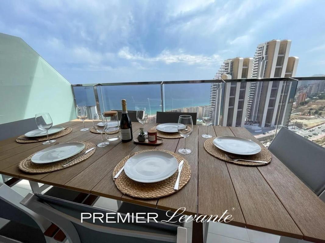 Venta de piso en Playa de Poniente, Benidorm
photo 1