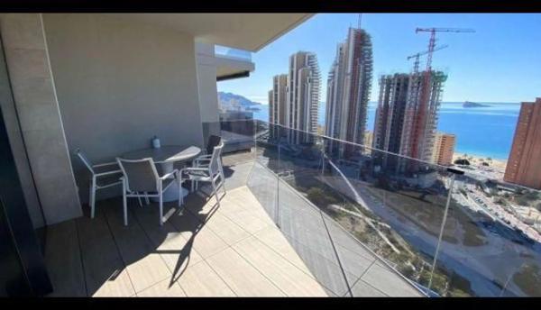 Mieszkanie na sprzedaż w Calle Presidente Adolfo Suárez, Benidorm photo 1