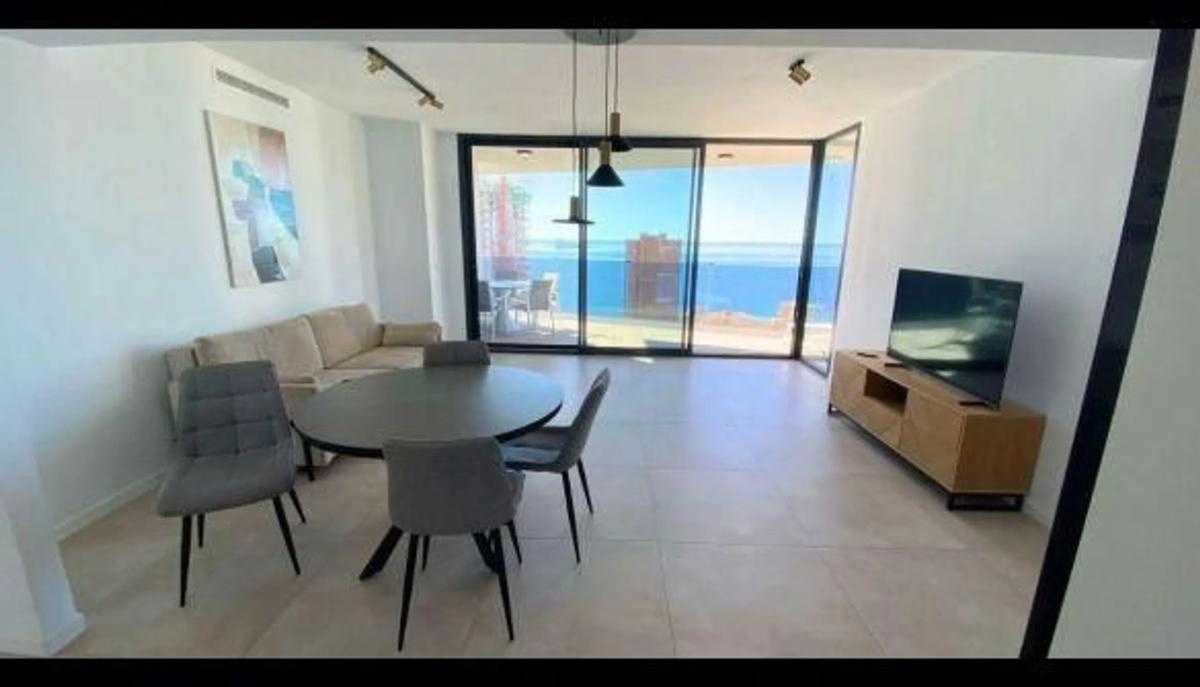 Sale of apartment in Calle Presidente Adolfo Suárez, Benidorm
 photo 2