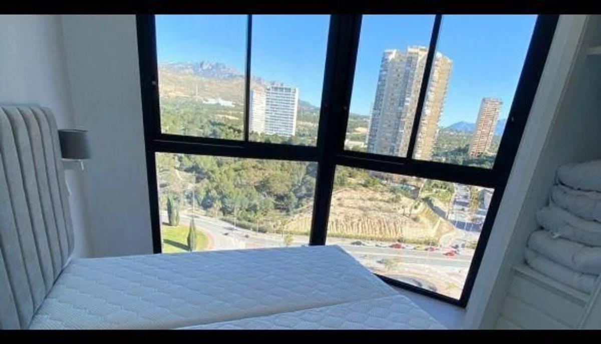 Sale of apartment in Calle Presidente Adolfo Suárez, Benidorm
 photo 5