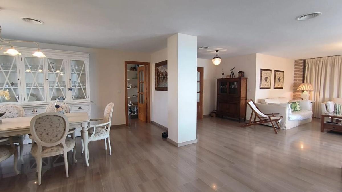 Продажа квартиры на Playa de Poniente, Бенидорм
photo 1