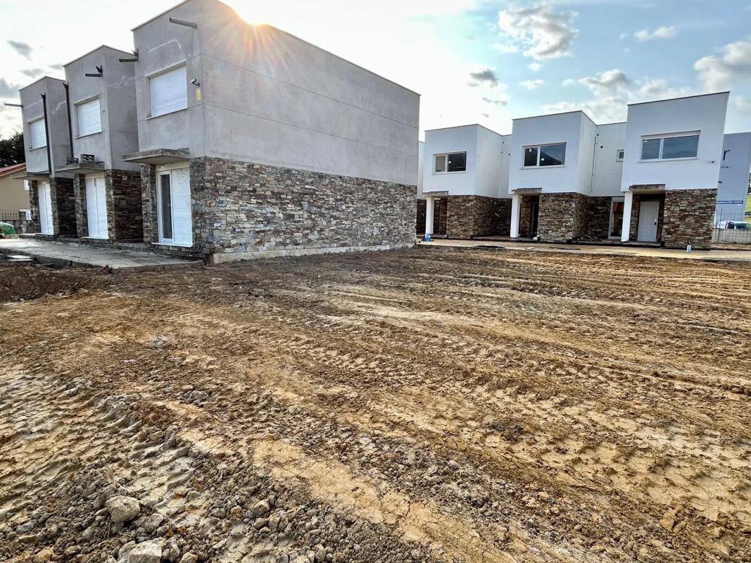 Venta de chalet adosado en Barrio Requejada, 33 , Polanco photo 1