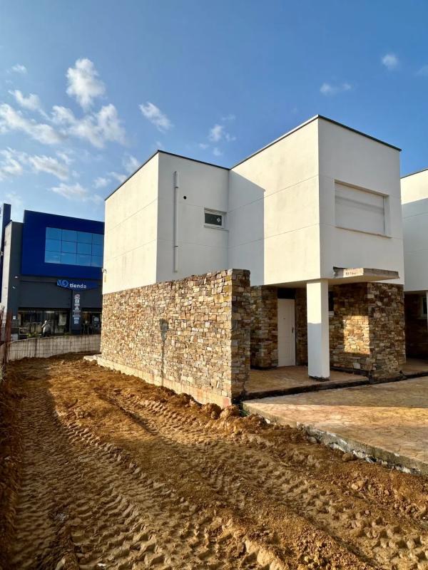 Venta de chalet adosado en Barrio Requejada, 33 , Polanco photo 3
