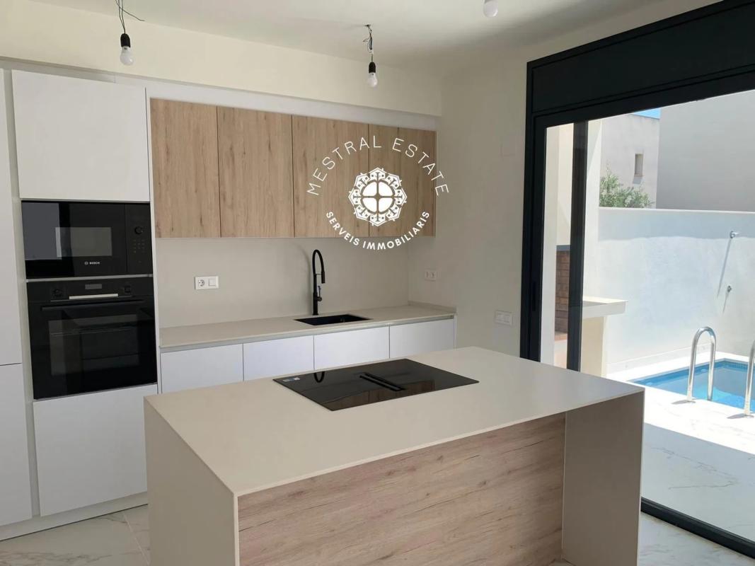 Venta de chalet adosado en  Calle Sant Sebastià, 21 , Cambrils photo 4