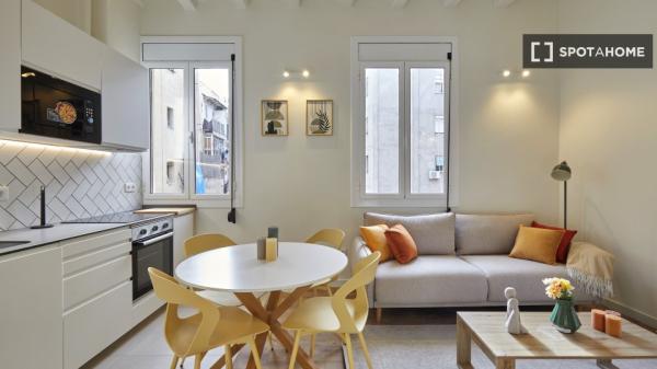 Apartment for rent in Carrer de Sant Antoni Abat , Barcelona thumbnail 1