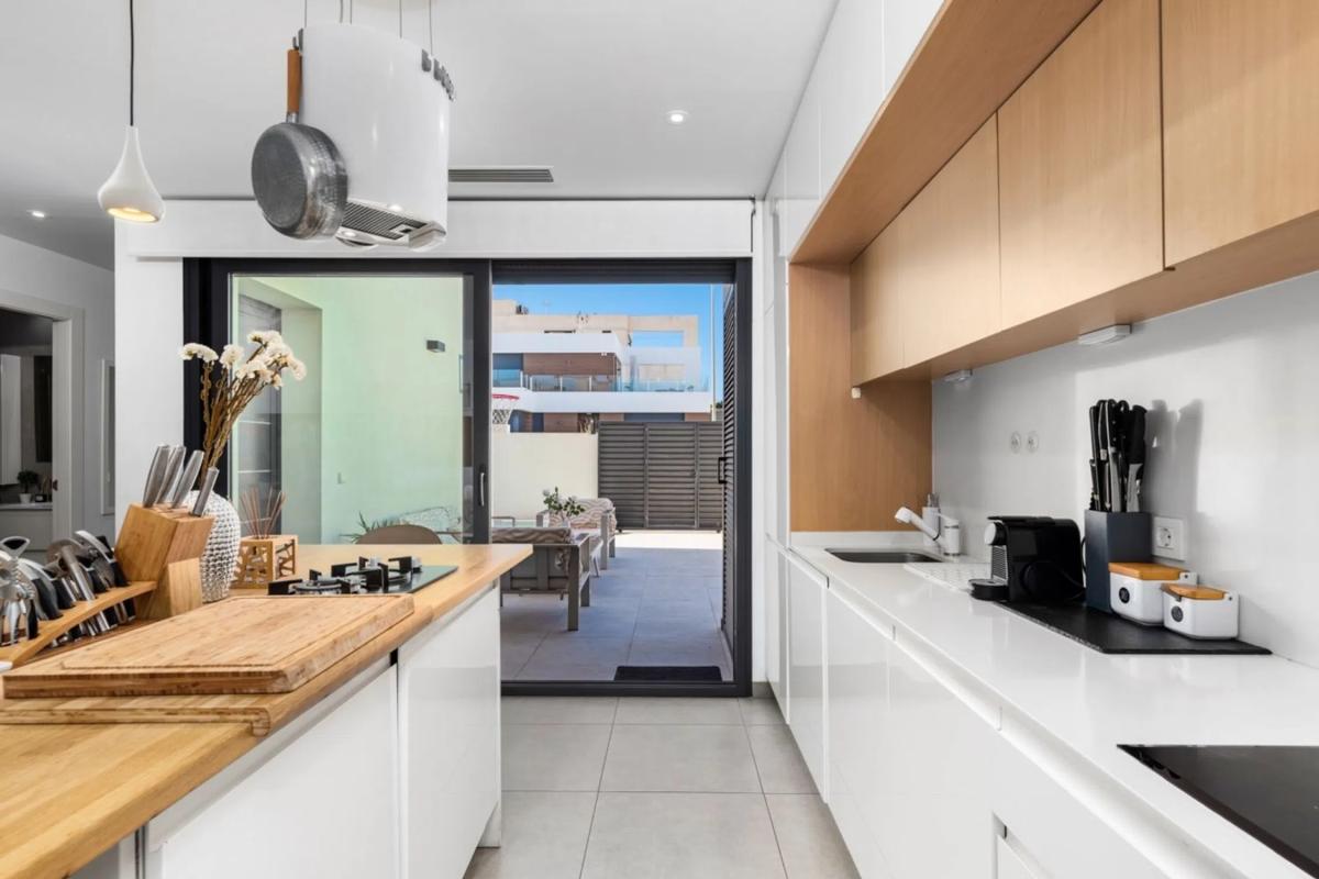Продажа отдельного шале в  Calle Infanta Cristina, 38, Бенихофар photo 5