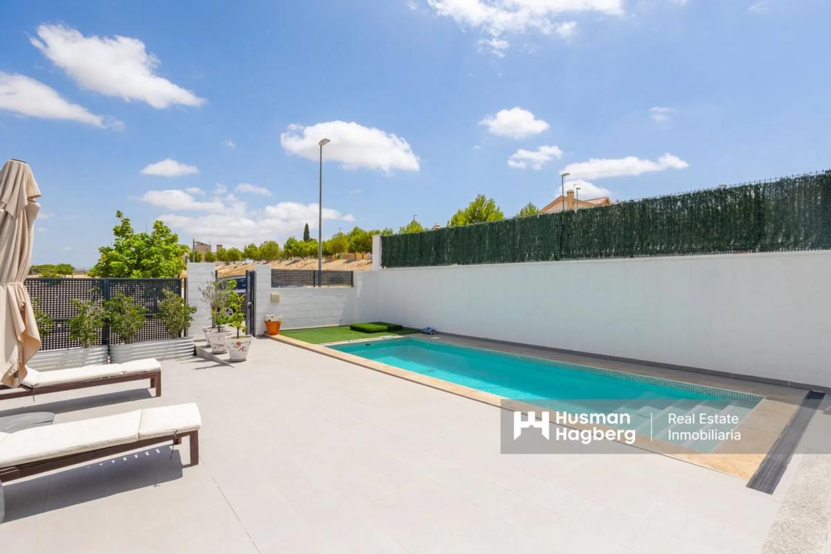 Продажа отдельного шале в Poligono Sector D, Бигастро photo 1
