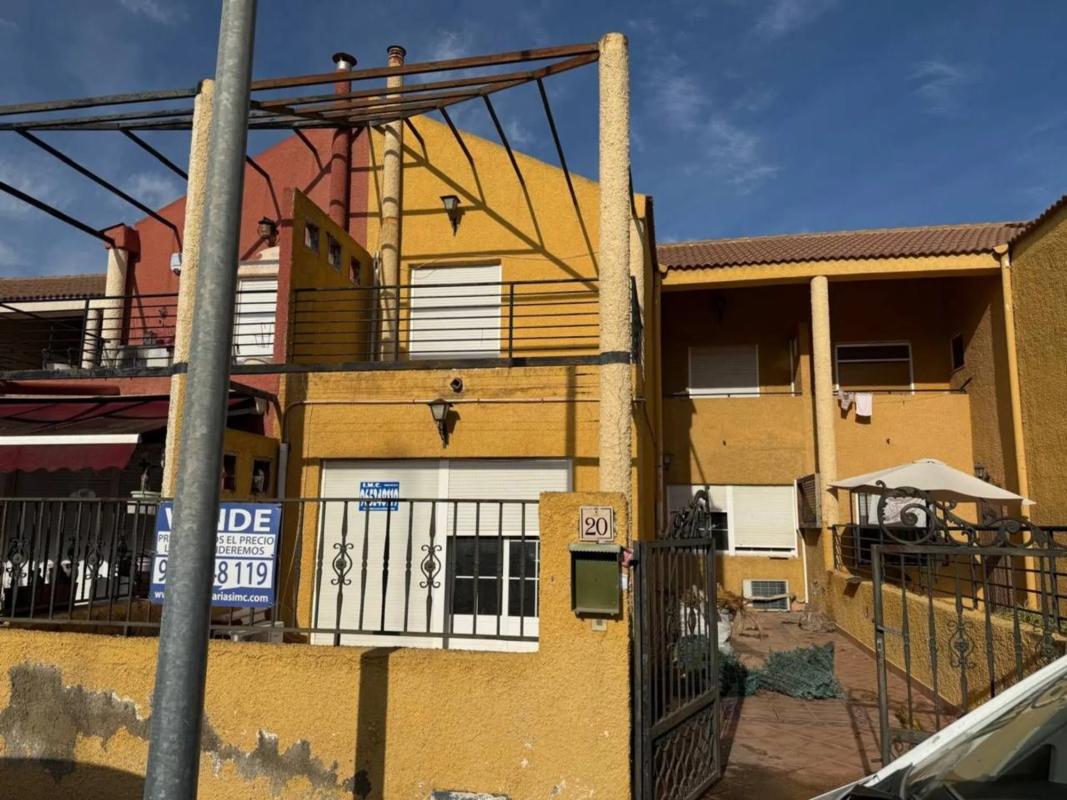 Venta de chalet adosado en Calle Miguel de Unamuno , Dolores photo 1