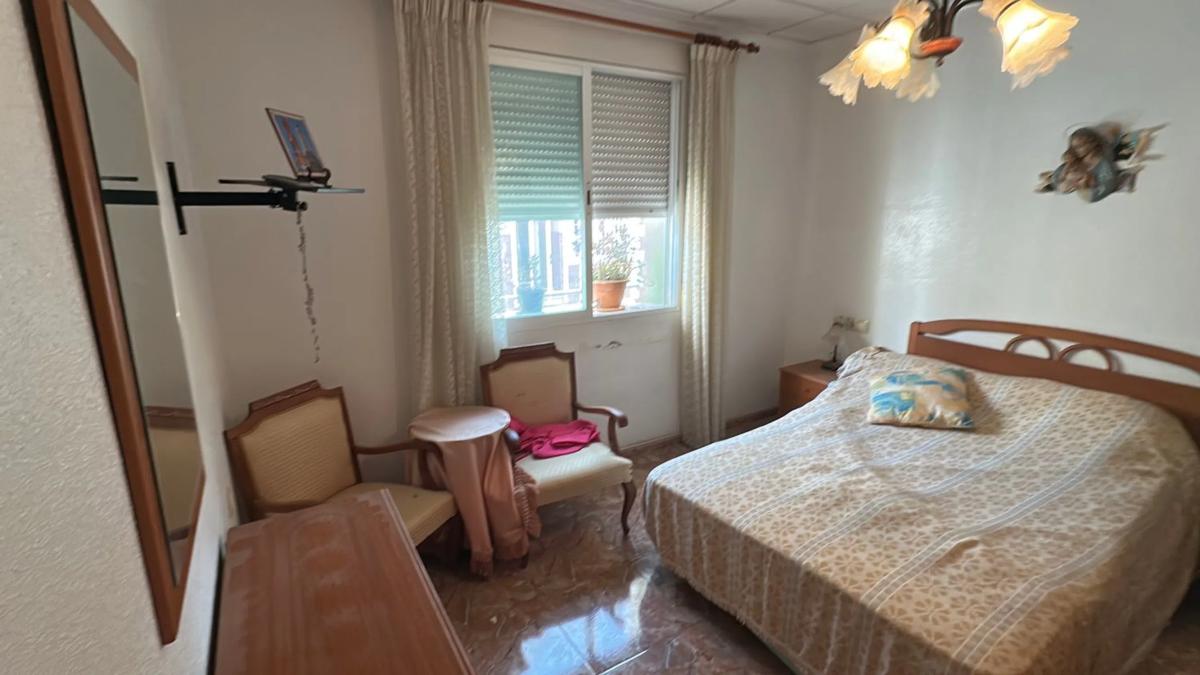 Venta de chalet adosado en  Calle Castell , Guardamar del Segura photo 2