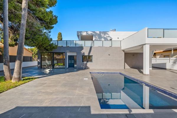 Independent chalet for sale in Barrio Campoamor, Orihuela
 photo 1