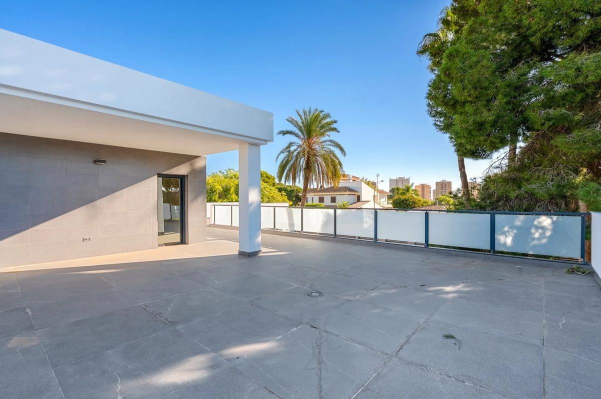 Sale of independent chalet in Barrio Campoamor, Orihuela
photo 5