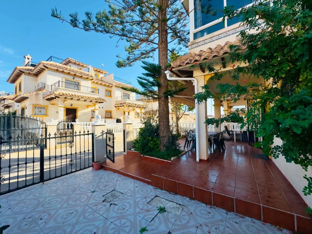 Properties for sale and rent in Spain photo 4