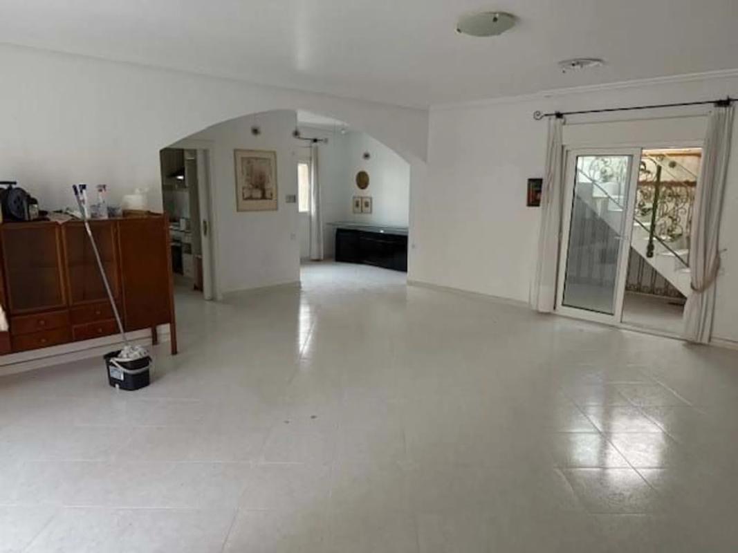 Продажа отдельного шале в  Calle caliza, Ориуэла photo 3