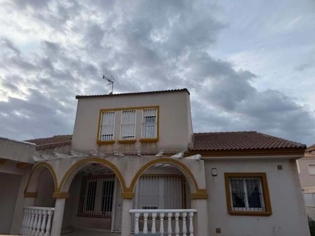 Продажа отдельного шале в  Calle caliza, Ориуэла photo 5