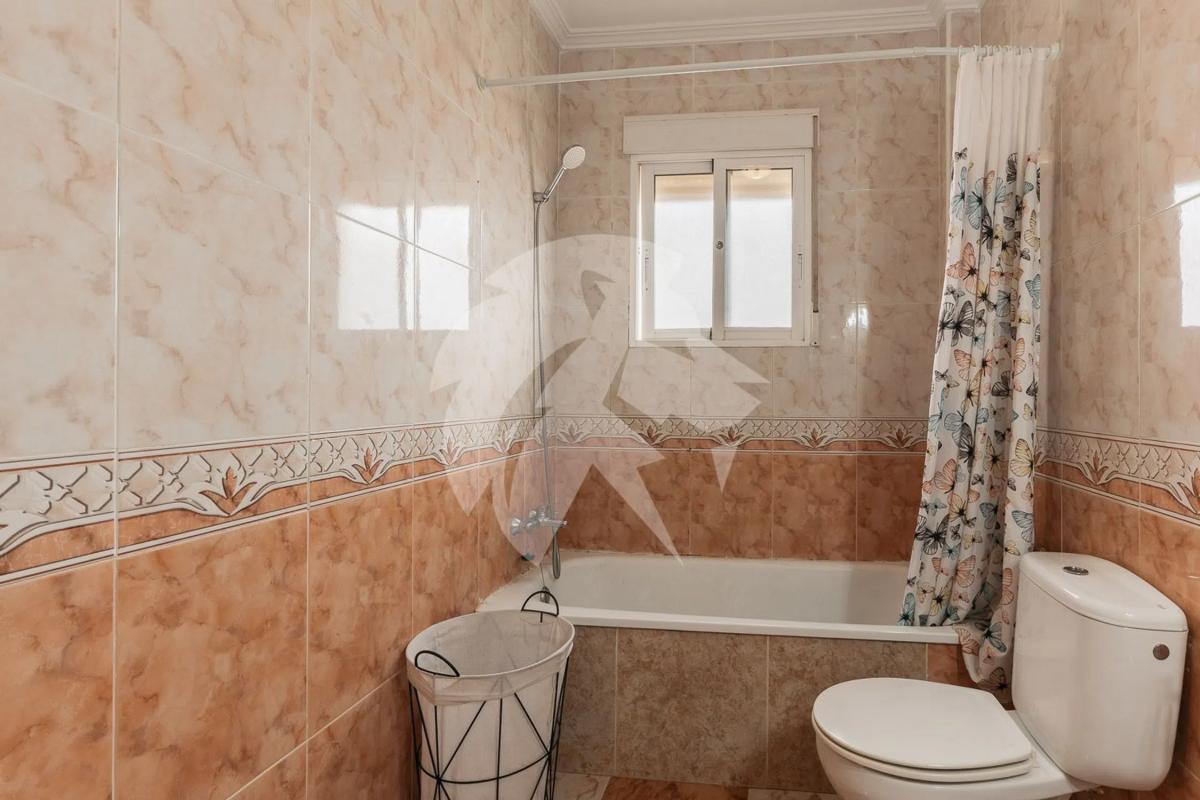 Venta de chalet adosado en  Barrio La Regia , Orihuela photo 2