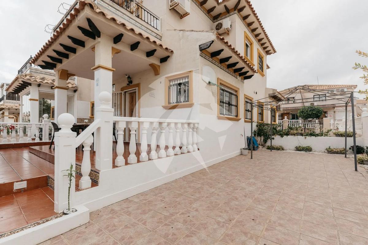 Venta de chalet adosado en  Barrio La Regia , Orihuela photo 3