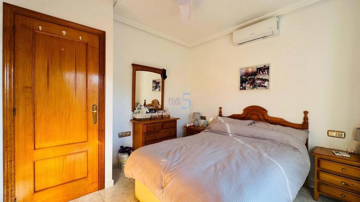 Sale of independent chalet in Barrio La Regia, Orihuela
photo 4