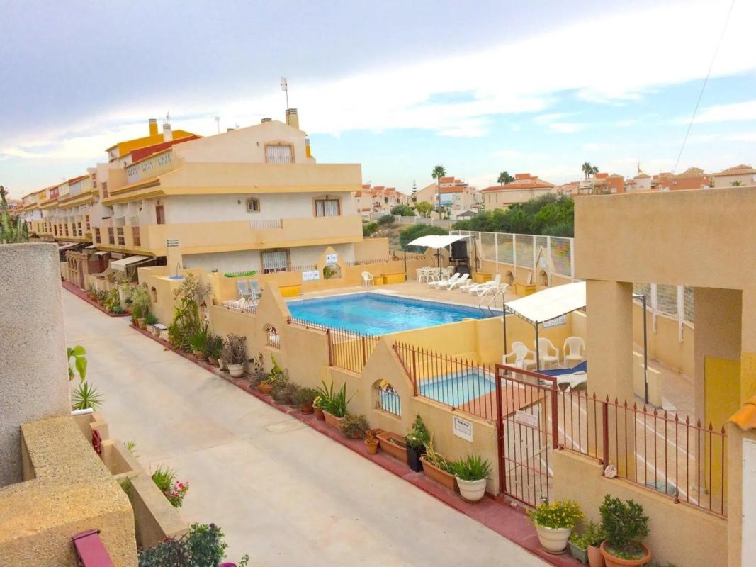 Venta de chalet adosado en Calle 8 , Orihuela photo 2