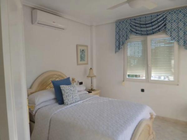 Частный шале на продаже в Barrio Playa Flamenca, Ориуэла photo 1