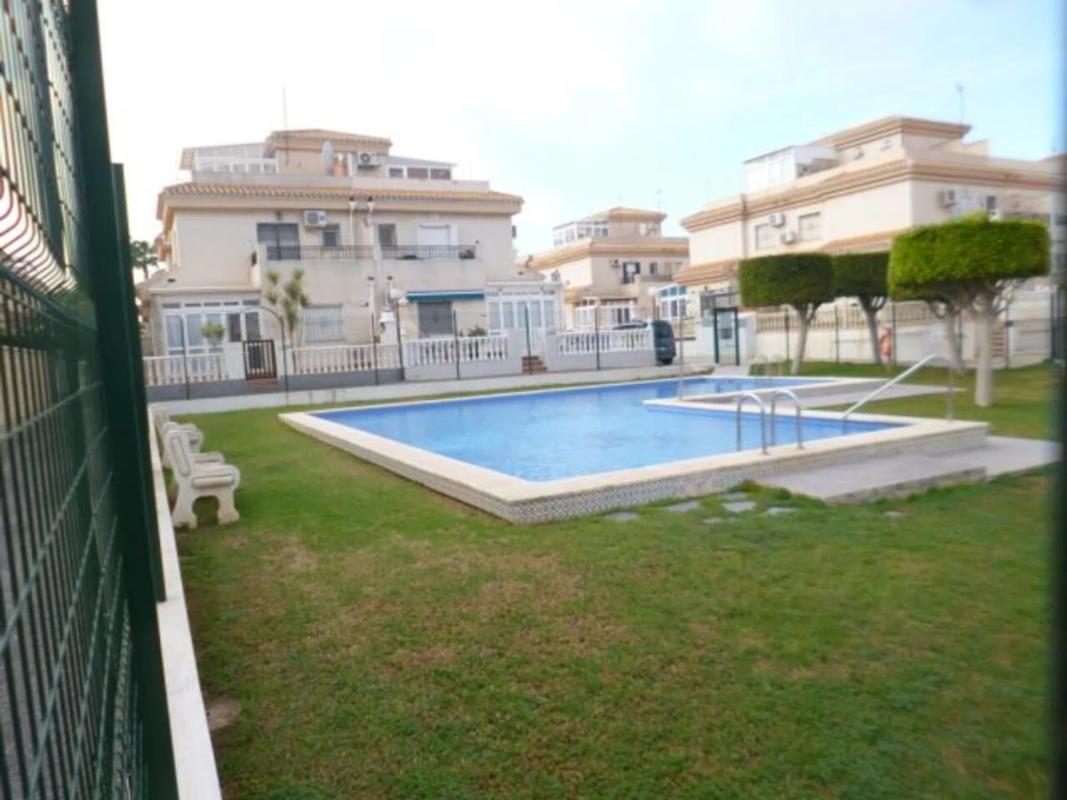 Продажа отдельного шале в  Barrio Playa Flamenca, Ориуэла photo 4
