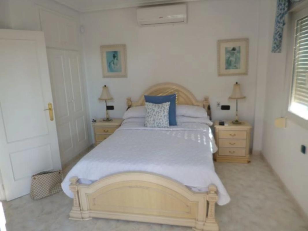 Продажа отдельного шале в  Barrio Playa Flamenca, Ориуэла photo 5