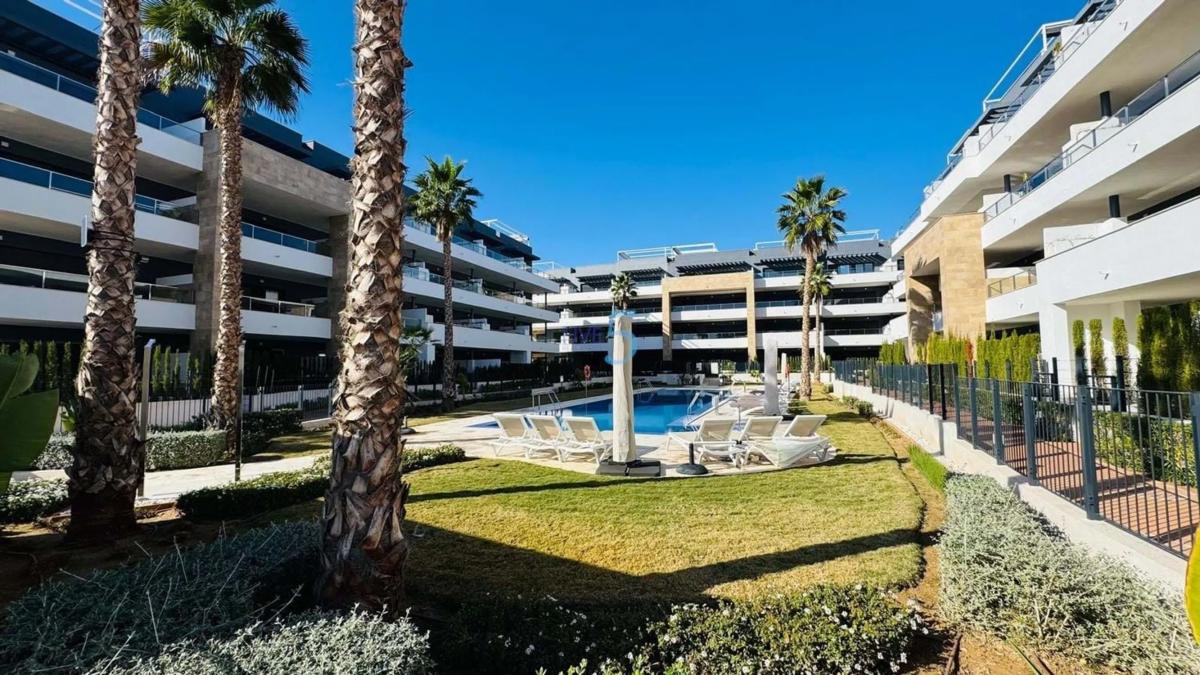 Venta de piso en Barrio Playa Flamenca, Orihuela
photo 1