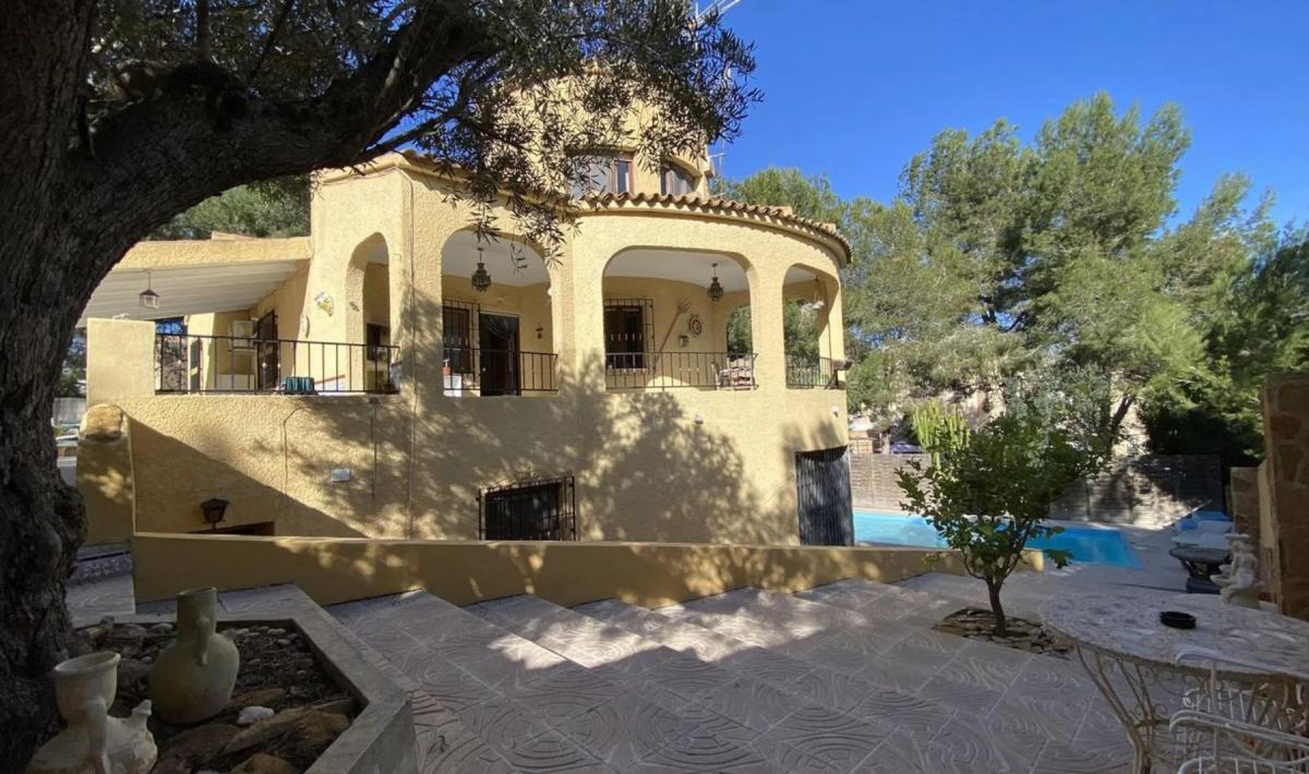 Продажа отдельного шале в Calle los Pirineos, Ориуэла photo 1