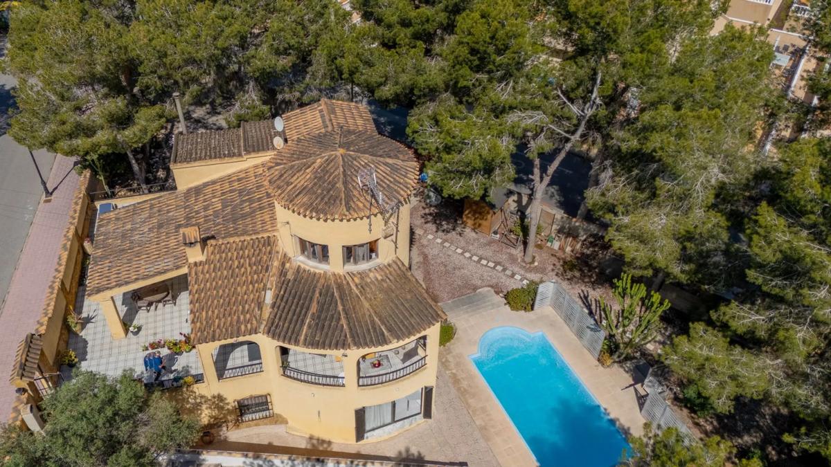 Продажа отдельного шале в Calle los Pirineos, Ориуэла photo 1