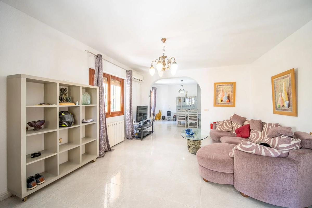 Продажа отдельного шале в Calle los Pirineos, Ориуэла photo 3