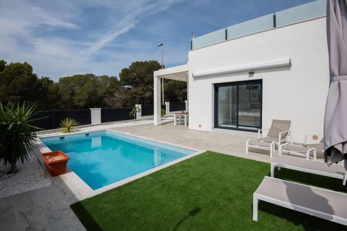Sale of independent chalet in Pinar de Campoverde, Pilar de la Horadada
photo 2