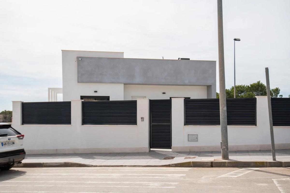 Sale of independent chalet in Pinar de Campoverde, Pilar de la Horadada
photo 3