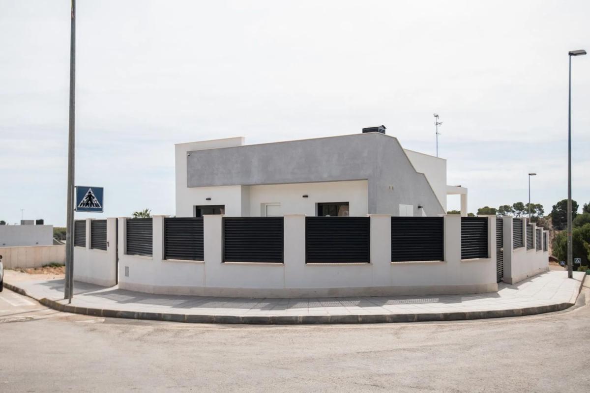Sale of independent chalet in Pinar de Campoverde, Pilar de la Horadada
photo 4