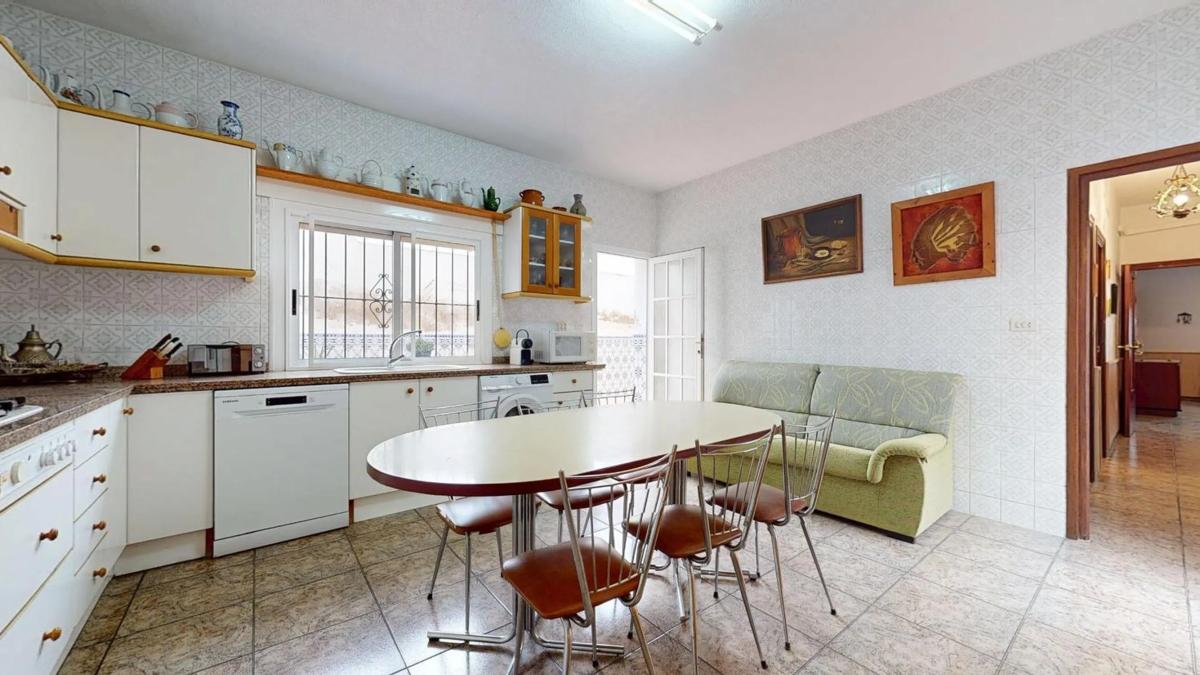 Sale of independent chalet in Avenida los Villenas, Pilar de la Horadada
 photo 3