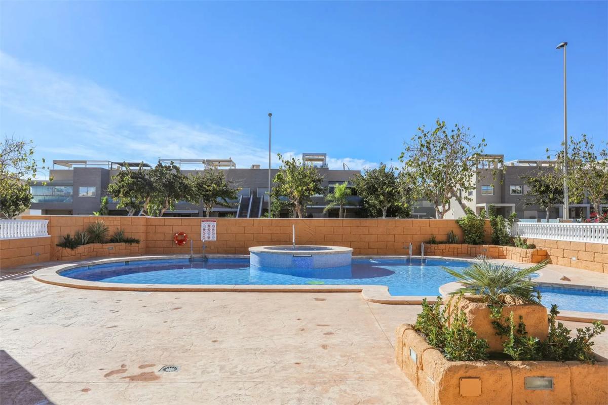 Sale of townhouse in  Calle Virgen de la Asunción , Pilar de la Horadada photo 4