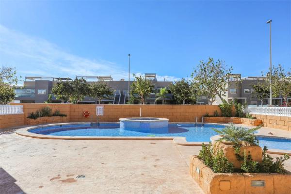 Terraced house for sale at  Calle Virgen de la Asunción , Pilar de la Horadada photo 4
